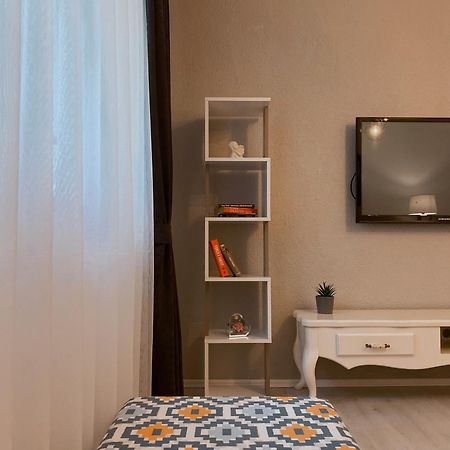 Hotspot Apartments - City Center Pristina Exteriör bild