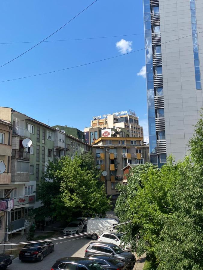 Hotspot Apartments - City Center Pristina Exteriör bild